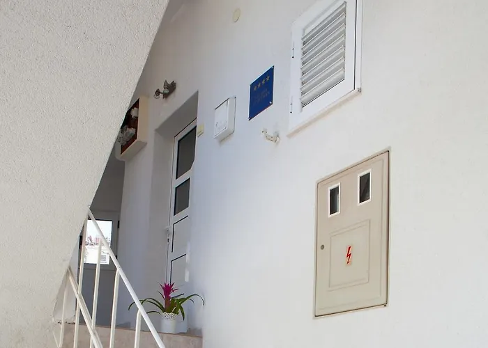 Summer Lounge Apartments